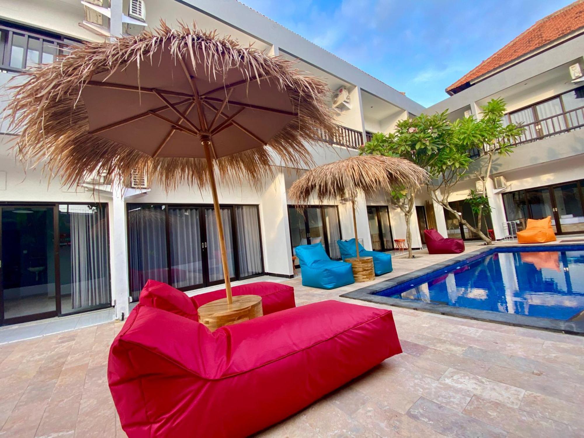 Summer Of Surf Hostel Uluwatu Ungasan  Bagian luar foto
