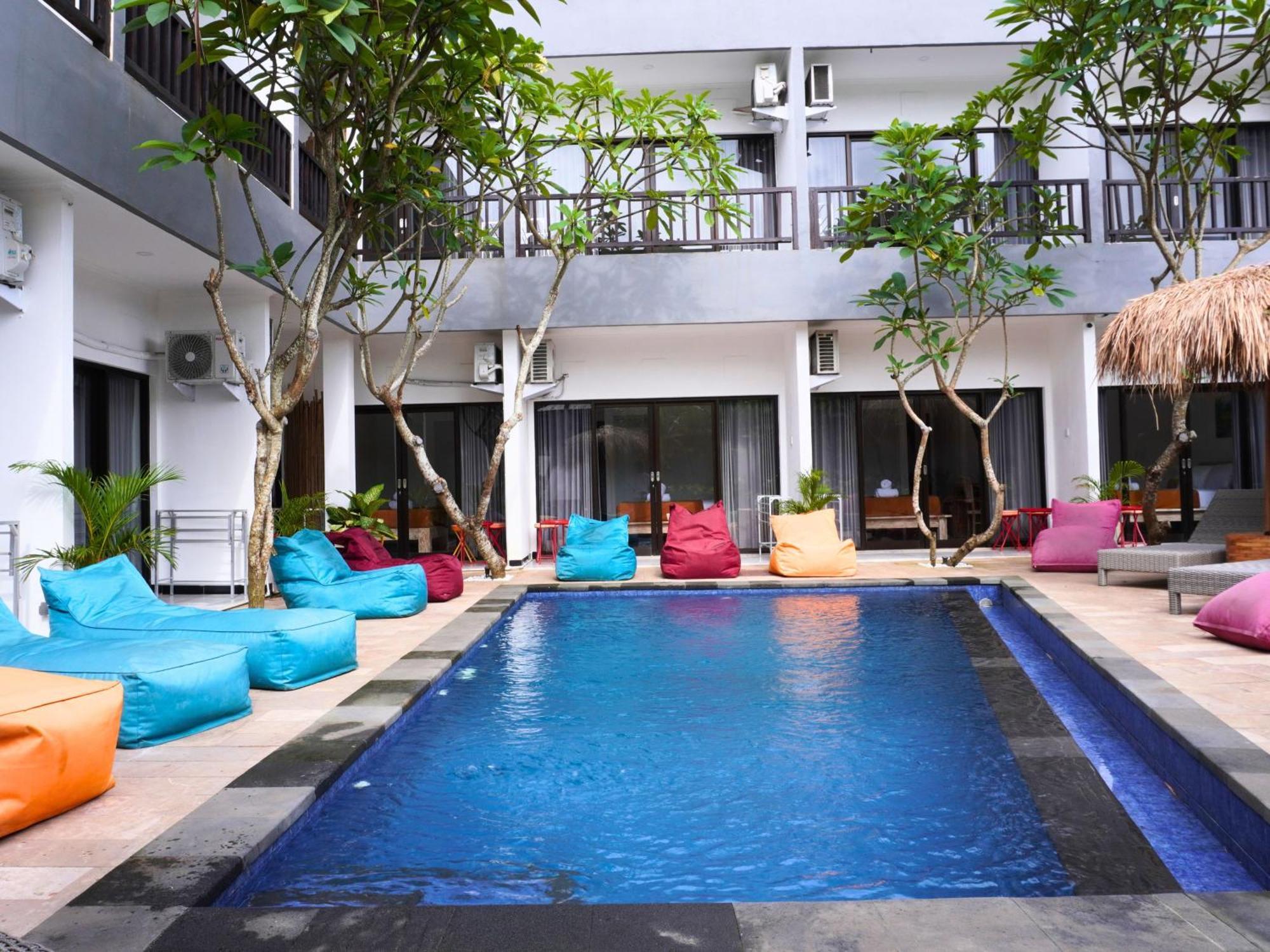 Summer Of Surf Hostel Uluwatu Ungasan  Bagian luar foto