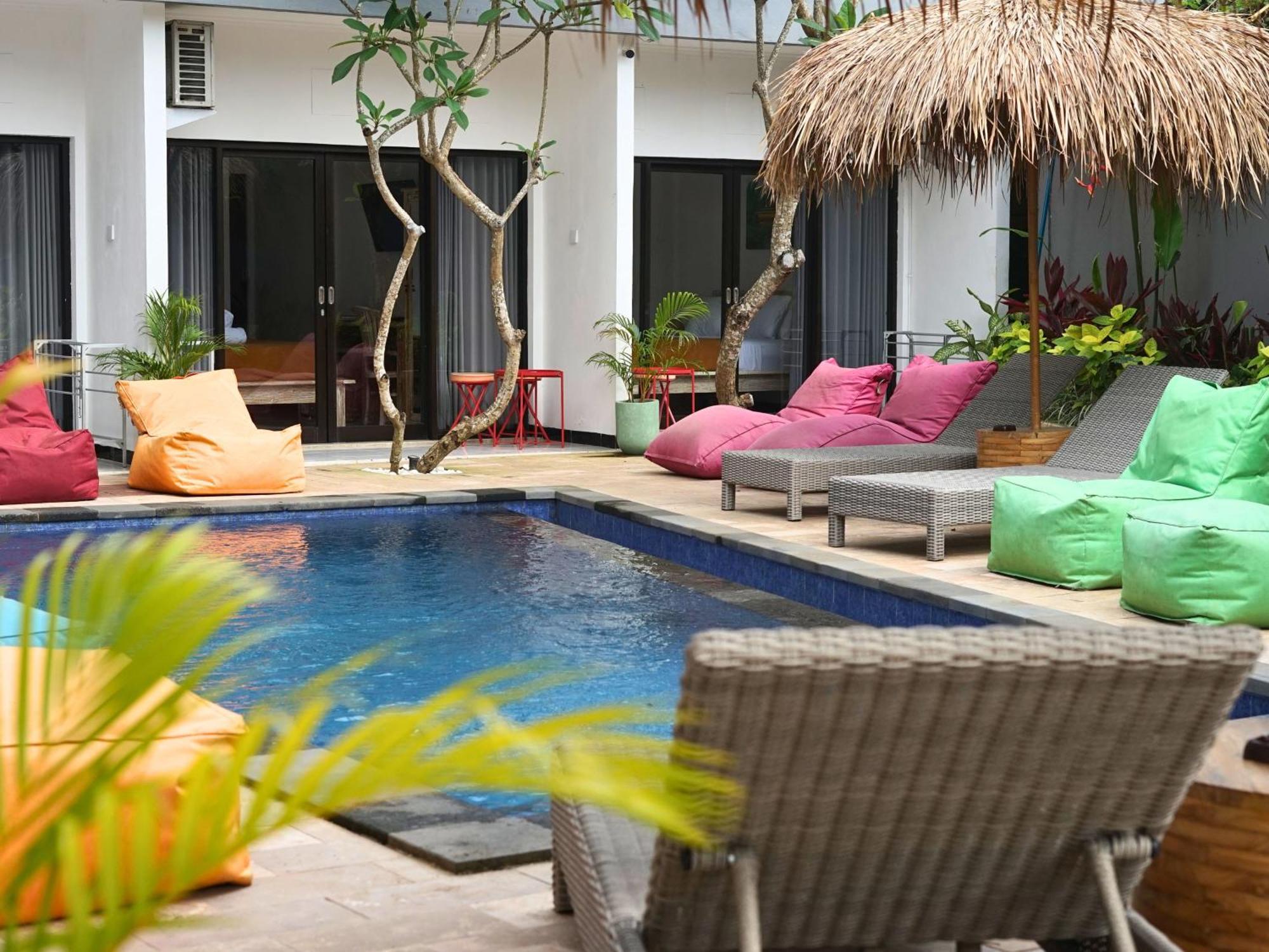 Summer Of Surf Hostel Uluwatu Ungasan  Bagian luar foto